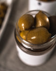 Grüne Oliven ohne Stein in Salzlake